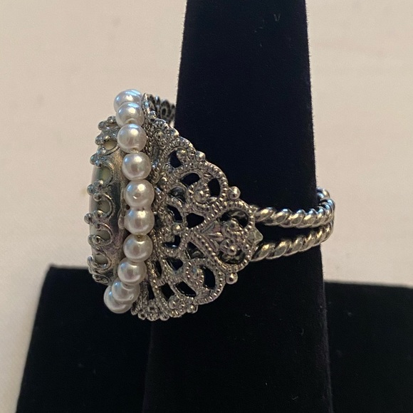 HTF Schuhmacher Ladies Ring Silver Tone White Pearl & Rose Cabochon Size 6.5+ - Picture 3 of 7